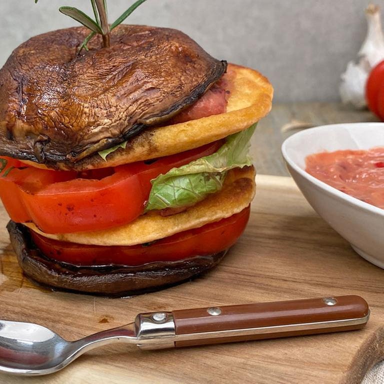 Portobello-Burger mit Ochsenherztomate und Linsenpatty