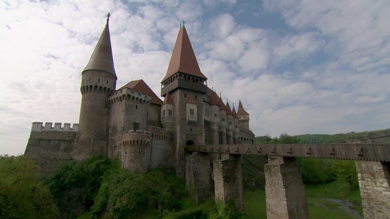 Die Burg Hunedoara, Touristenmagnet für Besucher auf den Spuren von Graf Dracula.