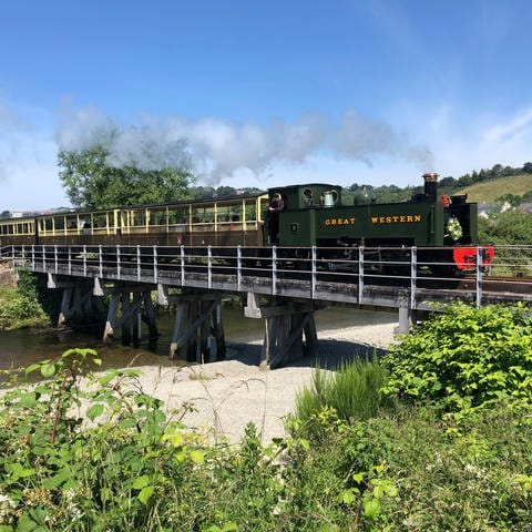 Die Vale of Rheidol Railway überquert gleich hinter Aberystwyth den Fluss, dem sie ihren Namen verdankt: den Rheidol. 