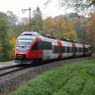 Moderner elektro Triebzug der ÖBB im Berchtesgadener Land