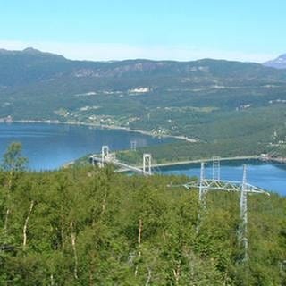 Brücke über den Fjord
