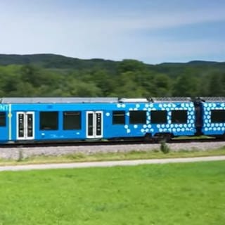 Der  Wasserstoffzug „Coardia iLint“ von Alstom wird auf der Schwäbischen Alb im Regelbetrieb getestet.