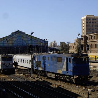 Bahnhof Alexandria - Ausfahrt des Zuges auf der ältesten Bahnstrecke Afrikas in Richtung Kairo