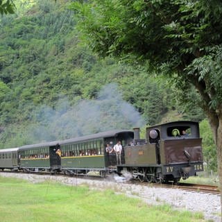 Tender voraus auf schmaler Spur – der Dampfzug des baskischen Eisenbahnmuseums
