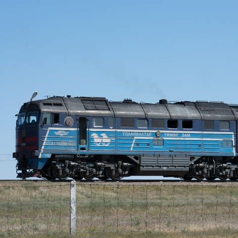 Auch die Mongolische Eisenbahn profitiert von diesem Fakt, das Netz wird ausgebaut, Arbeitsplätze entstehen.
