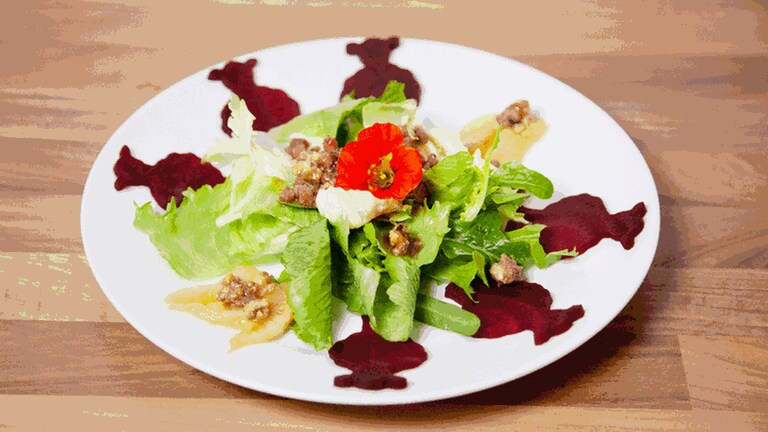 Rote Beete Carpaccio mit Blattsalat